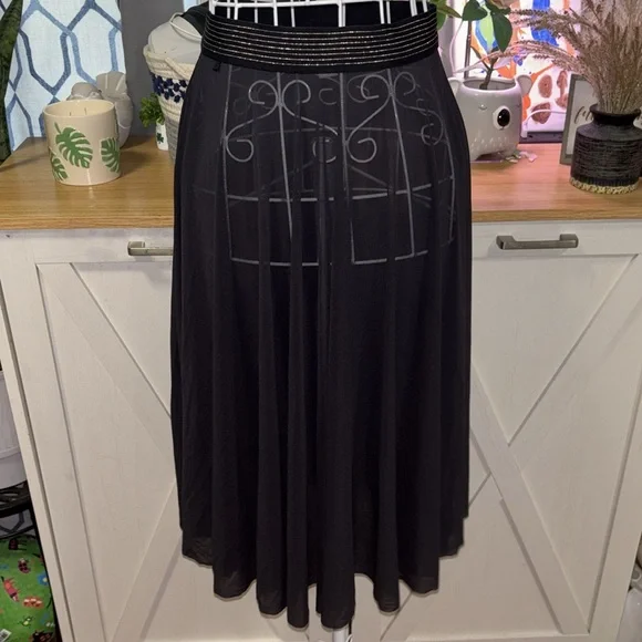 Lululemon Sheer Skirt, Size 4 - Picture 3 of 4